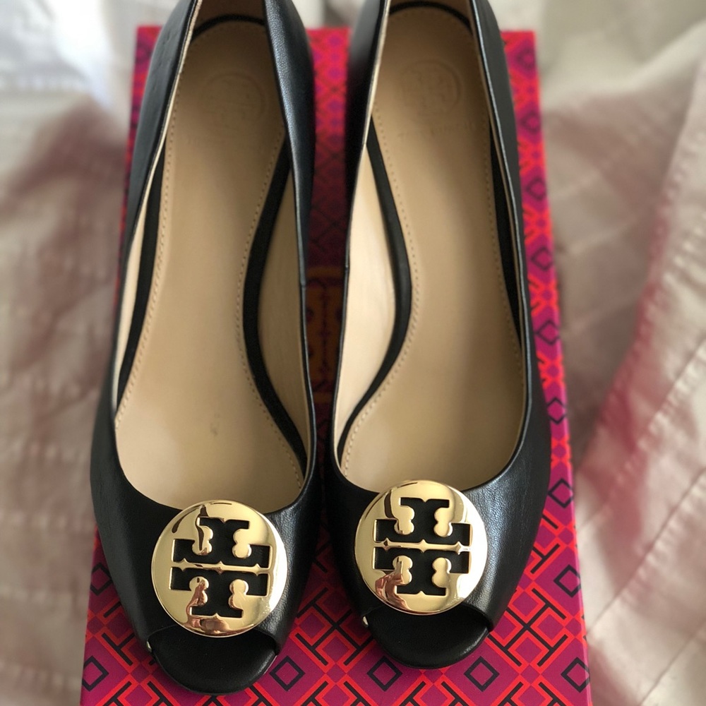 Tory burch wedge peep toe